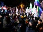 Protest przed Sejmem. Ostre słowa pod adresem opozycji. "To tchórze"