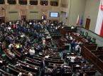 Sejm przyjął zmiany dot. obniżenia uposażenia posłów